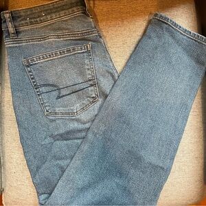 American Eagle Outfitters Mom Jeans